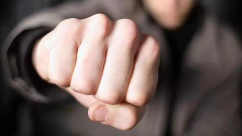 10 сынып оқушысы мұғалімін сабап тастады