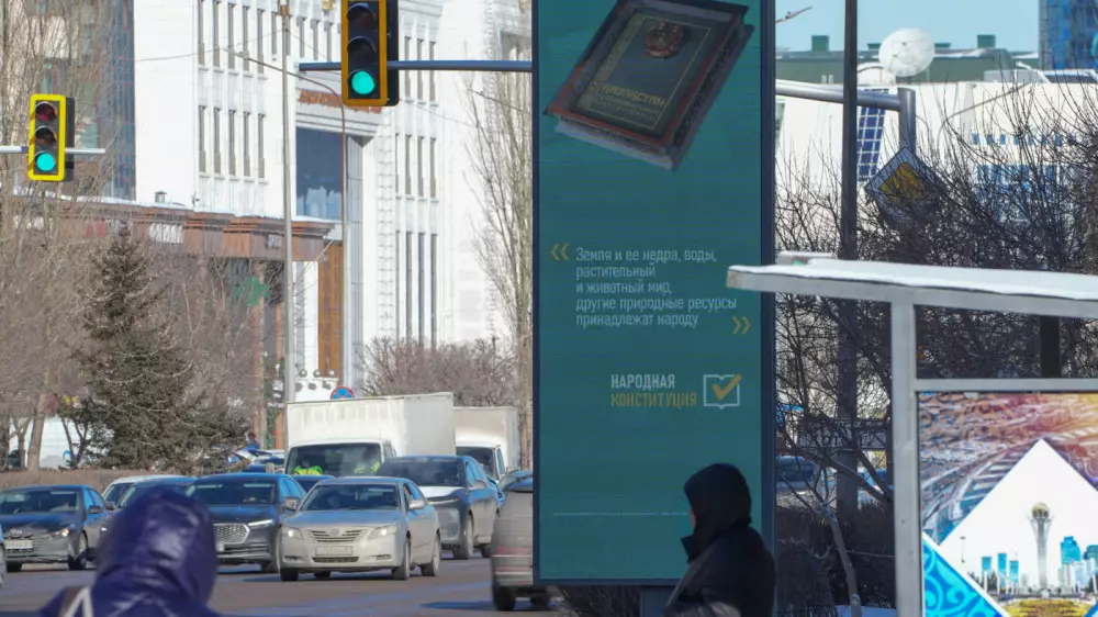 Двоих казахстанцев оштрафовали за опрос по референдуму: разъяснение Генпрокуратуры