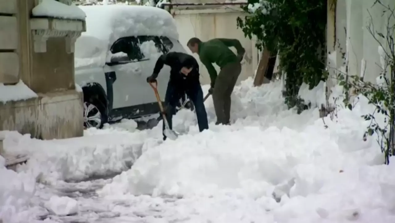 Снегопад в Румынии: обесточены 200 тысяч домов