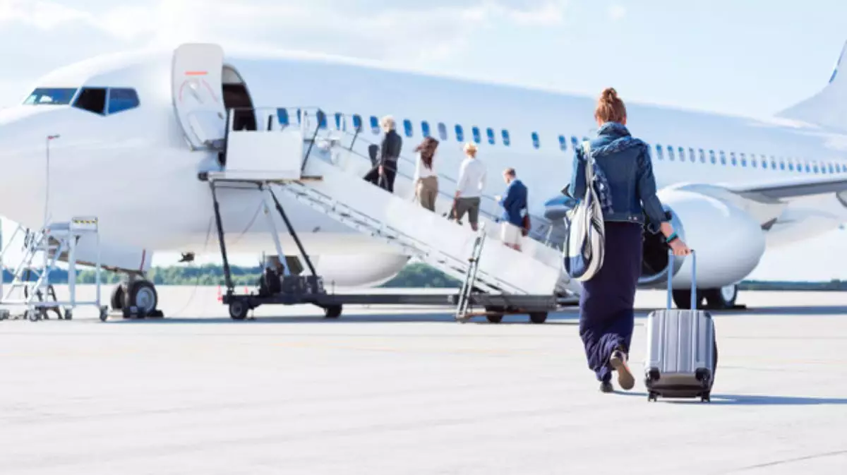 Әуежайда тіркеуден өтсе де ұшаққа отыра алмаған әйел әуе компаниясынан 500 мың теңге өндіріп алды