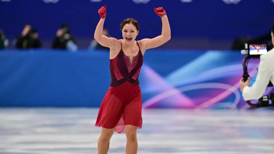 Хочет вернуть четверные, работает с тренером Малинина и вошла в ТОП-10 на дебютной Олимпиаде. История Софьи Самоделкиной