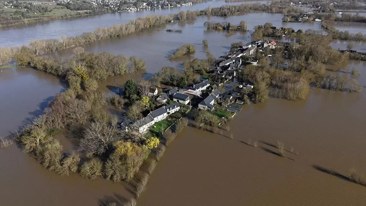 На западе Франции объявлен красный уровень угрозы наводнений