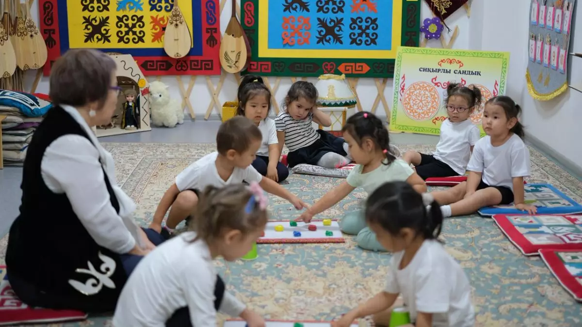 Балабақшада балалар арасындағы дау қалай шешіледі? Маман түсіндірді