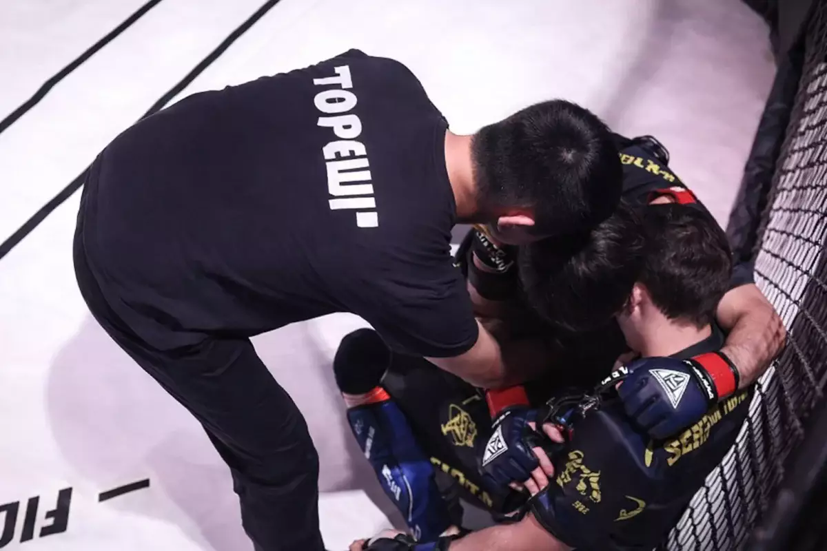 18-летний спортсмен впал в кому во время турнира по боям без правил в Караганде