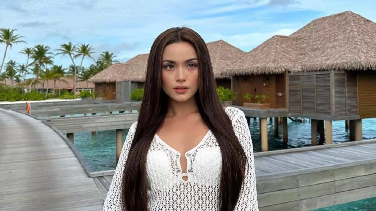 «Үнемі өзгеруге тура келеді»: Ақбота Сейітмағанбет өзінің ашық образдарын сынайтындарға жауап берді (ФОТО)