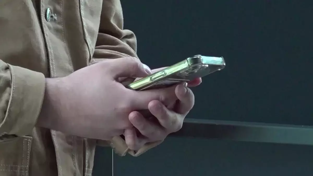 ІІМ зиянды қосымшалар арқылы смартфондарға қашықтан қол жеткізу схемасы туралы ескертті