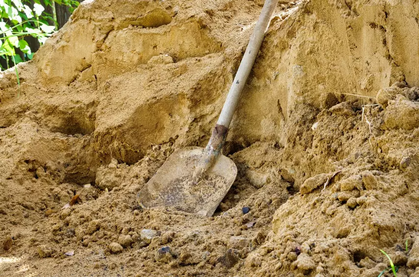 Сарыөзек тұрғындары батпақ кешіп жүр: Әкімдік сумен жабдықтау жұмысы жүргізіліп жатқанын айтты