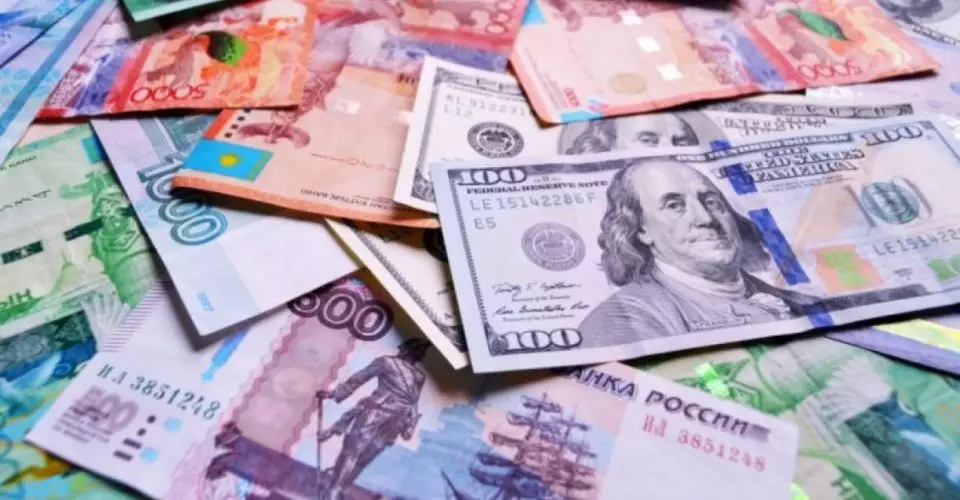 Нацбанк: бизнес Казахстана снижает зависимость от колебаний рубля и доллара