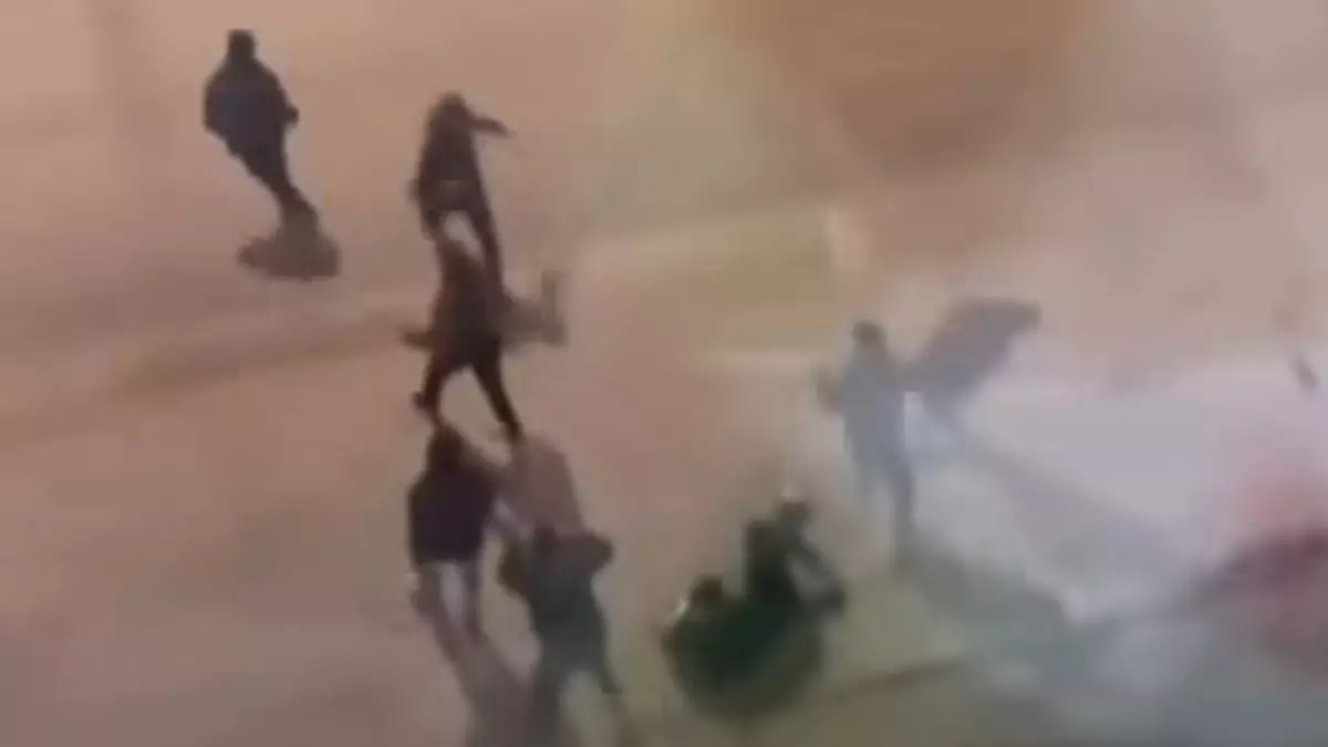 Қызылордада жасөспірімдер жігітті жабылып соққыға жықты