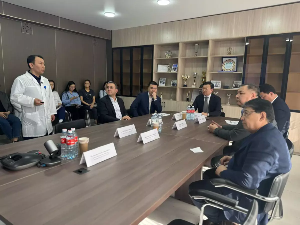 ҚР Президентінің кеңесшісі Алексей Цой Алматы қалалық кардиологиялық орталығына барды