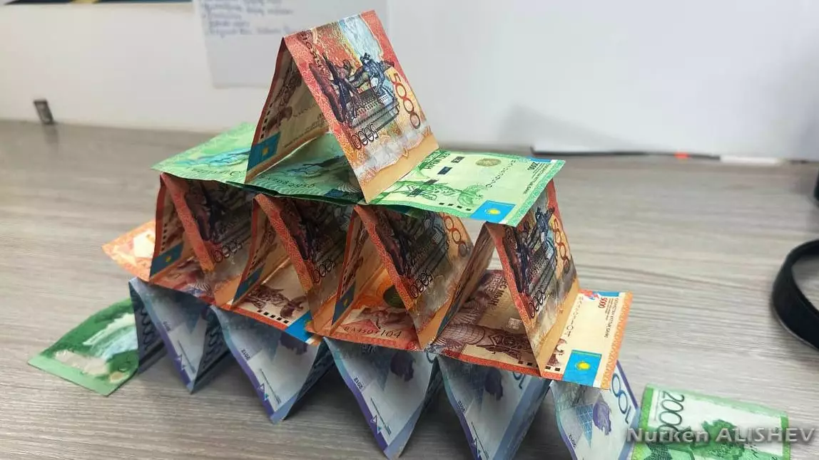 "Аз ақша бер де, көбейтіп ал": Шымкентте қаржы пирамидасын құрғандарға үкім шықты