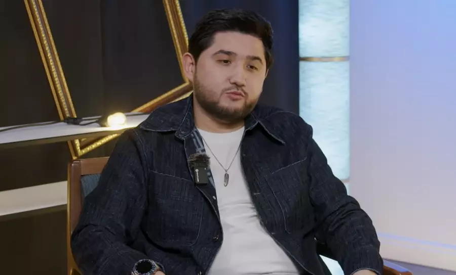 “Алматы маңында құлаған ұшаққа билет алған“. Танымал әнші қорқынышын айтты