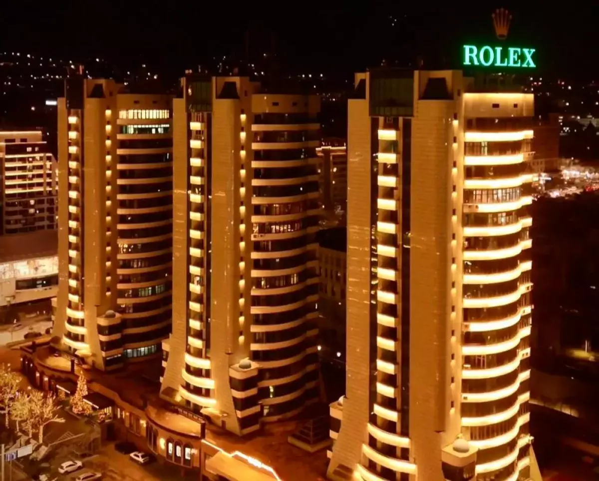 Алматының Медеу ауданында 49 тұрғын үй мен жолайрықтың сәулеттік жарықтандыруы жаңартылды