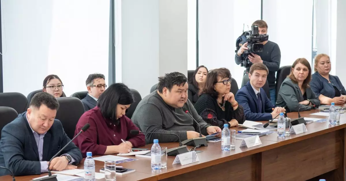  Жас зерттеушілер мен сарапшылар Конституциядағы ғылымды дамытудың басымдықтарын талқылады 