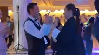 "Үлгеріп жатырмыз...". Әнші Мөлдір Мұқанова мен танымал визажист жігіттің ерекше видеосы желіде тарады