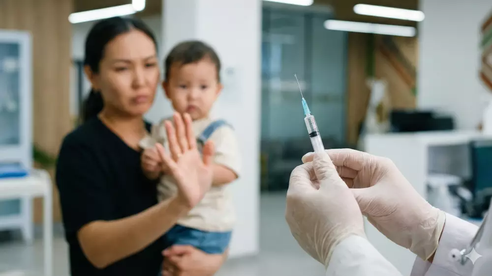 Ответственность родителей за отказ от вакцинации: что думает Минздрав Казахстана
