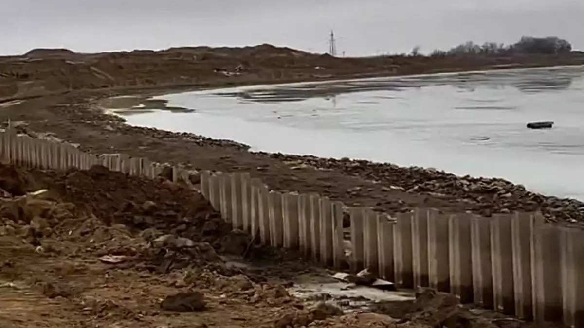 7 млрд теңге және тасқын қаупі: Атырау облысында аяқталмаған дамбы тұрғындарды алаңдатып отыр