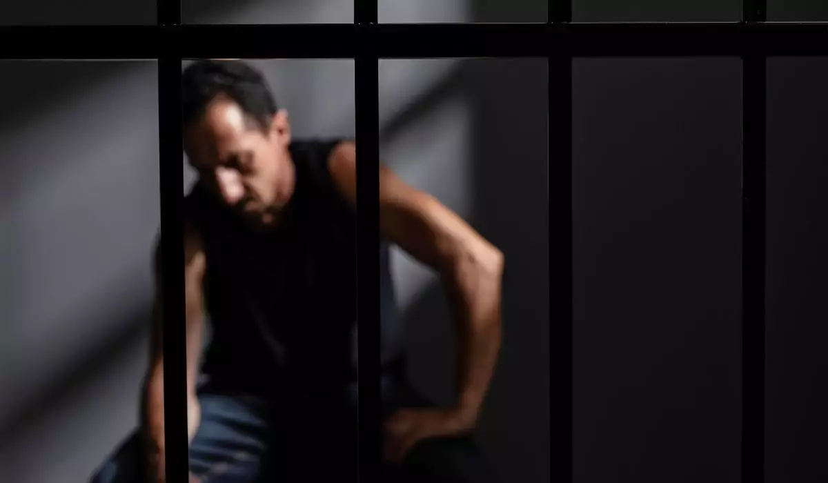 Анасын қорғаймын деп ажал құшты: Әйелі мен 16 жастағы ұлын өлтірген ер адам өмір бойына сотталды