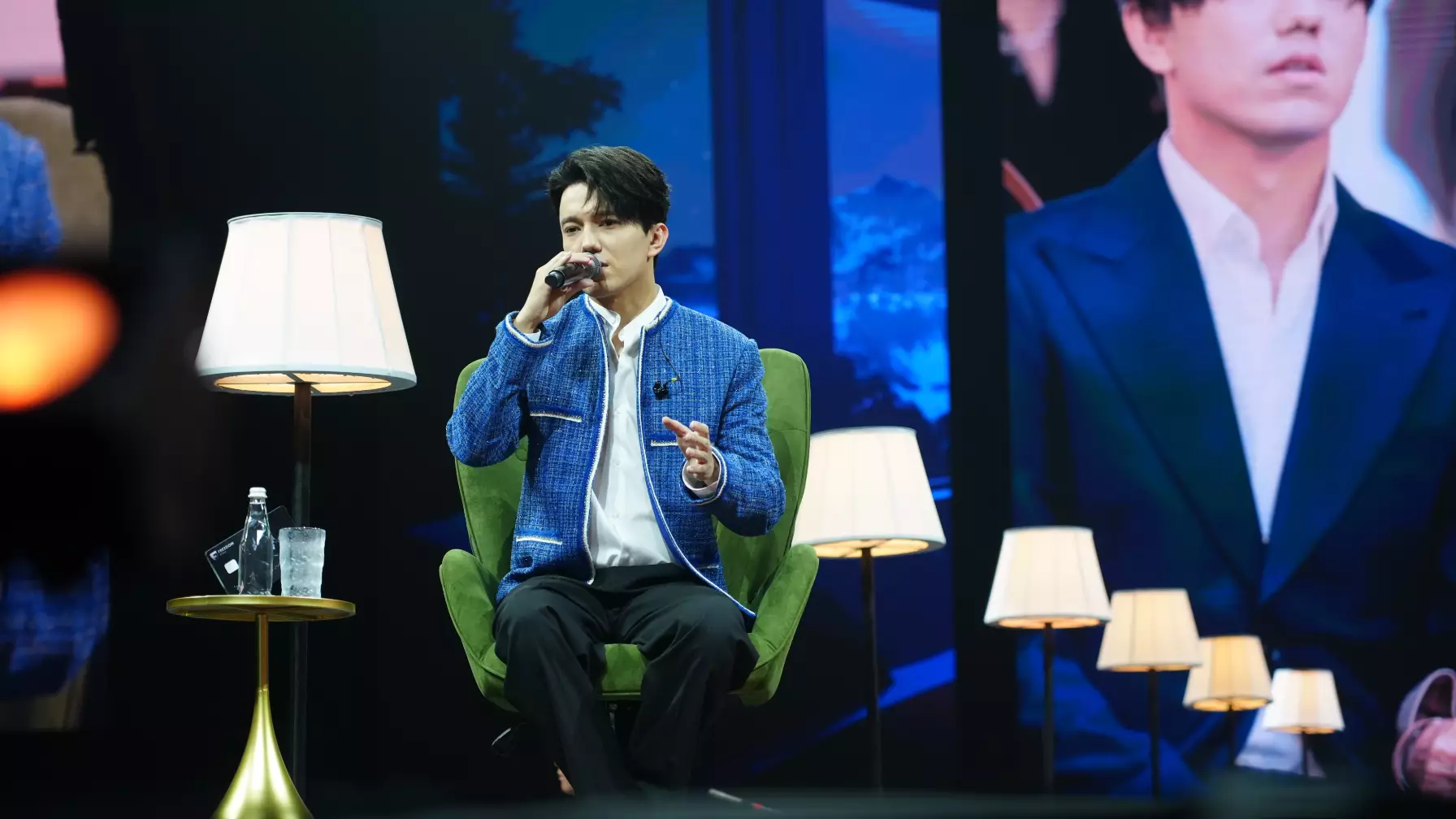 "Қолдан келгенше көмектесіңіз": Димаш Құдайберген көпшілікке маңызды үндеу жасады (ВИДЕО) 