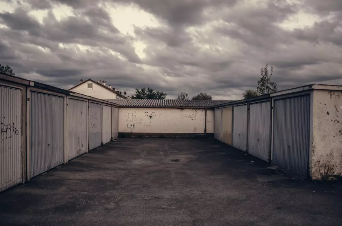 Атырауда гараждан 73 жастағы қарттың денесі табылды