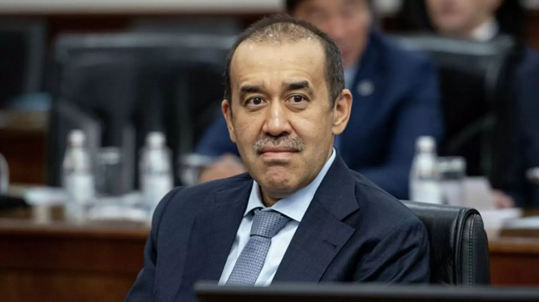 «Бірнеше есе қымбат баға»: Мәсімовтің самурай семсері мен зерлі белдігі қаншаға сатылды? (ФОТО)