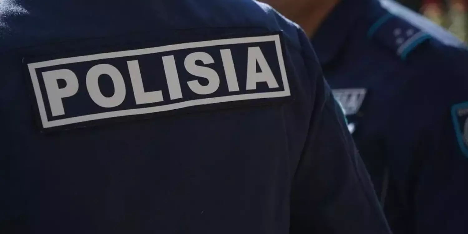 Алматыда есінен танған қызға “көмекке келгендер” iPhone-дарын ұрлап кеткен