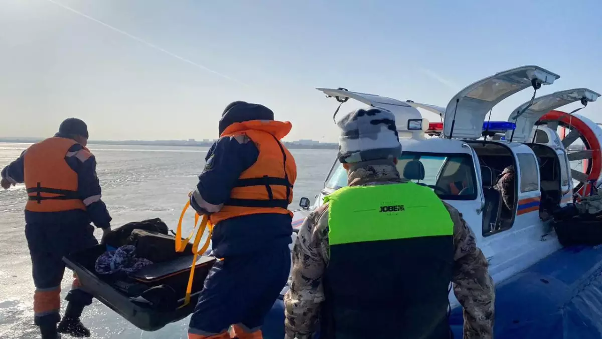 В Конаеве двух рыбаков унесло в открытое водохранилище