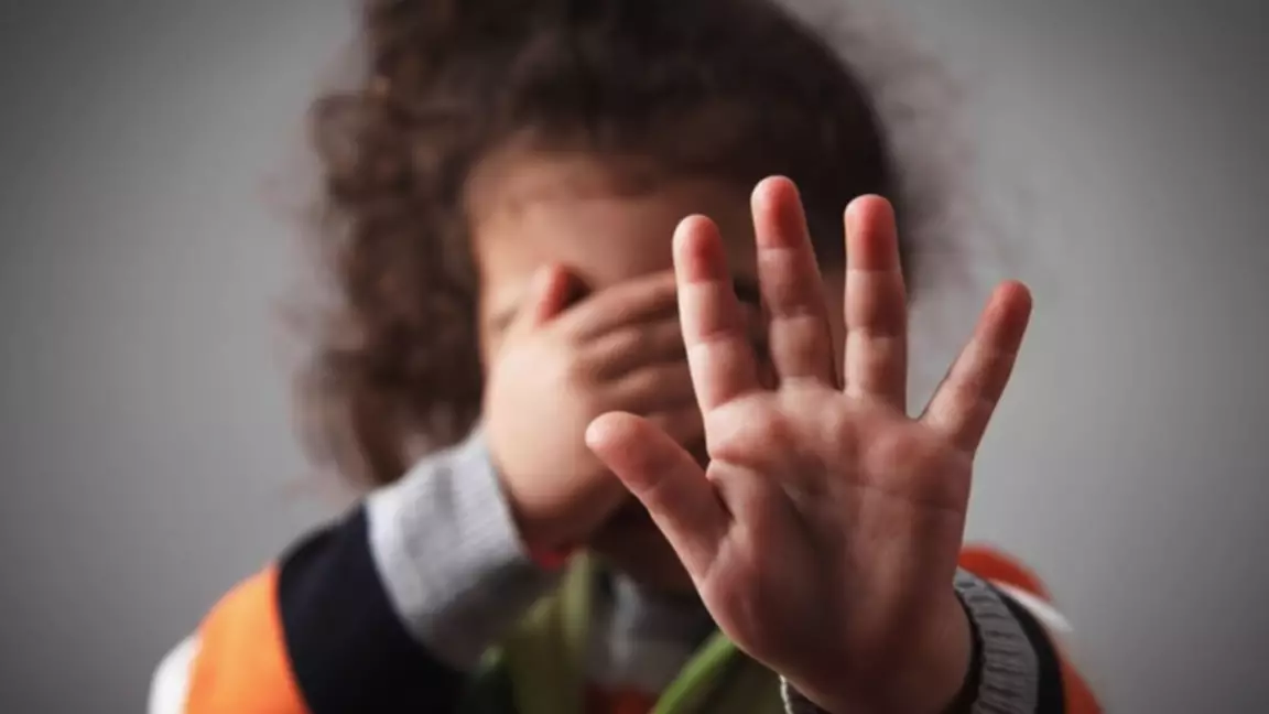 "Аузым берік деп жылап қалған". Балабақшада ораза ұстадым деп жылаған бүлдіршіннің видеосы қызу талқыға түсті (ВИДЕО)