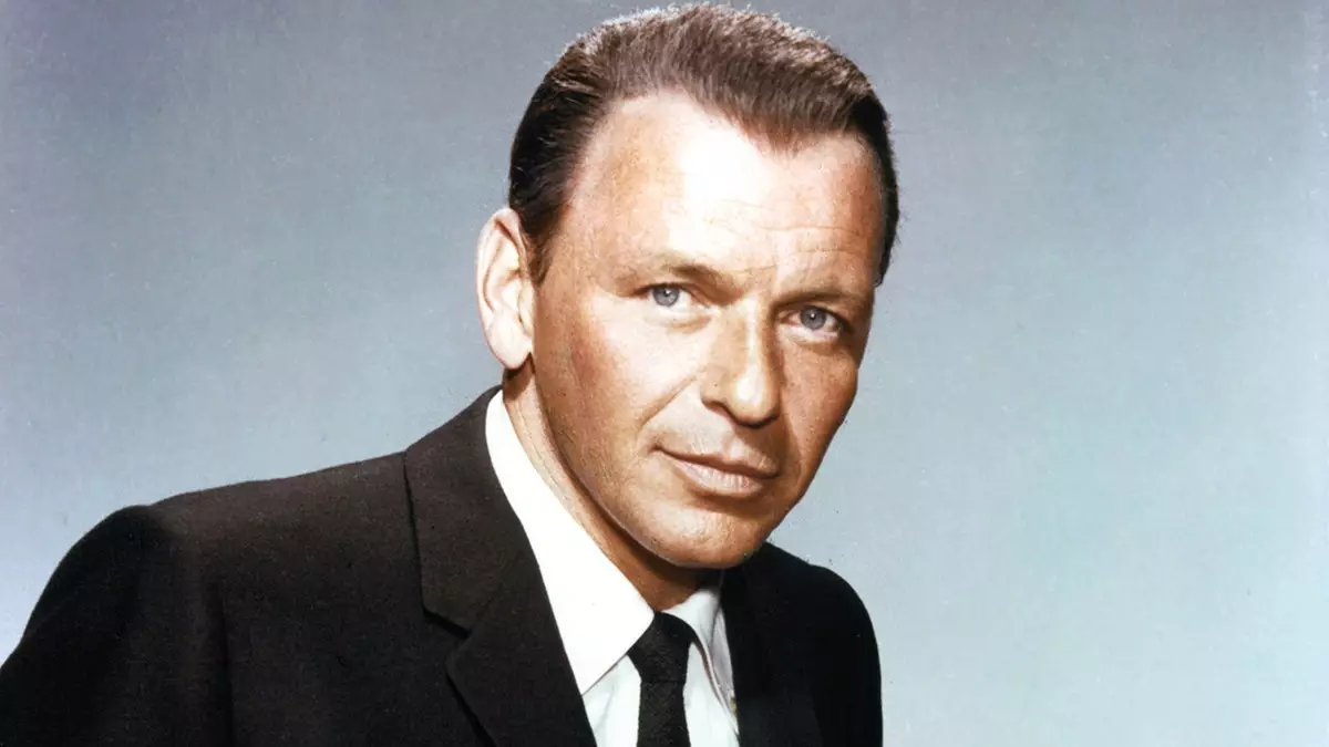 Бывший камердинер утверждает, что в пустынном убежище Фрэнка Синатры царила атмосфера "сплошного секса".