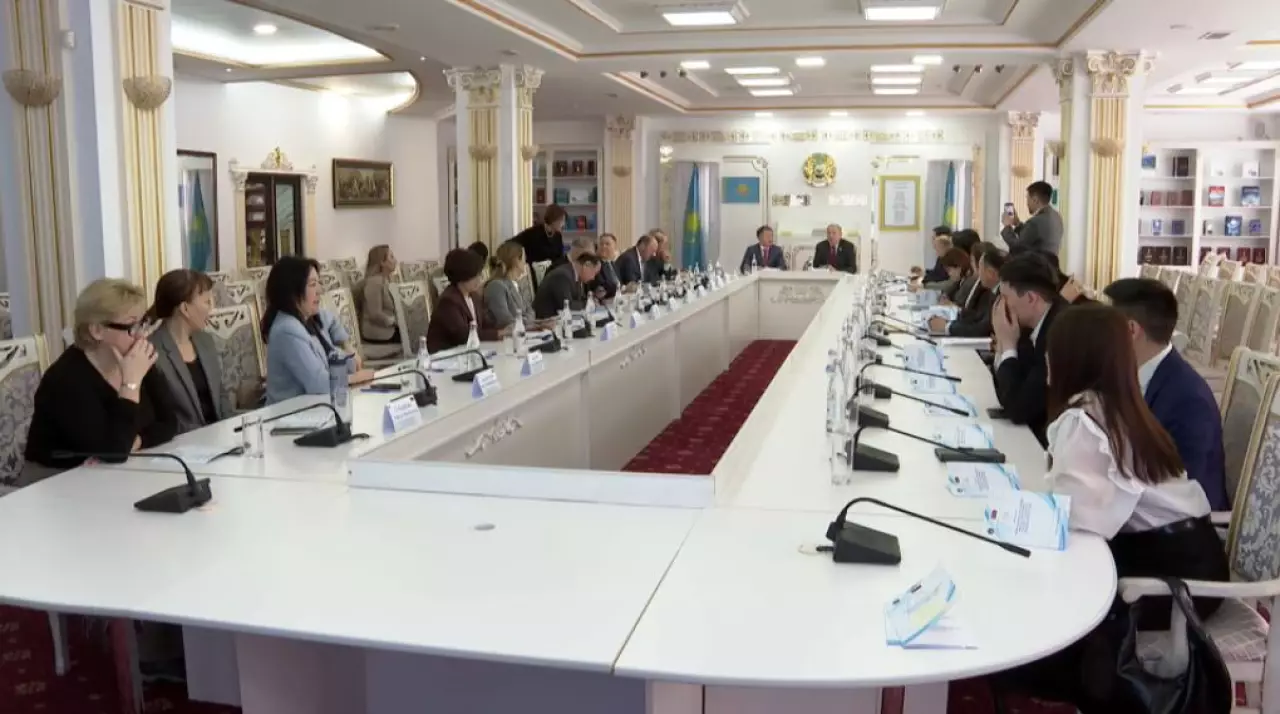 Проект новой Конституции обсудили в Астане