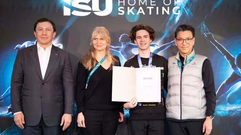 Михаил Шайдоров костюмін Олимпиада мұражайына тапсырды