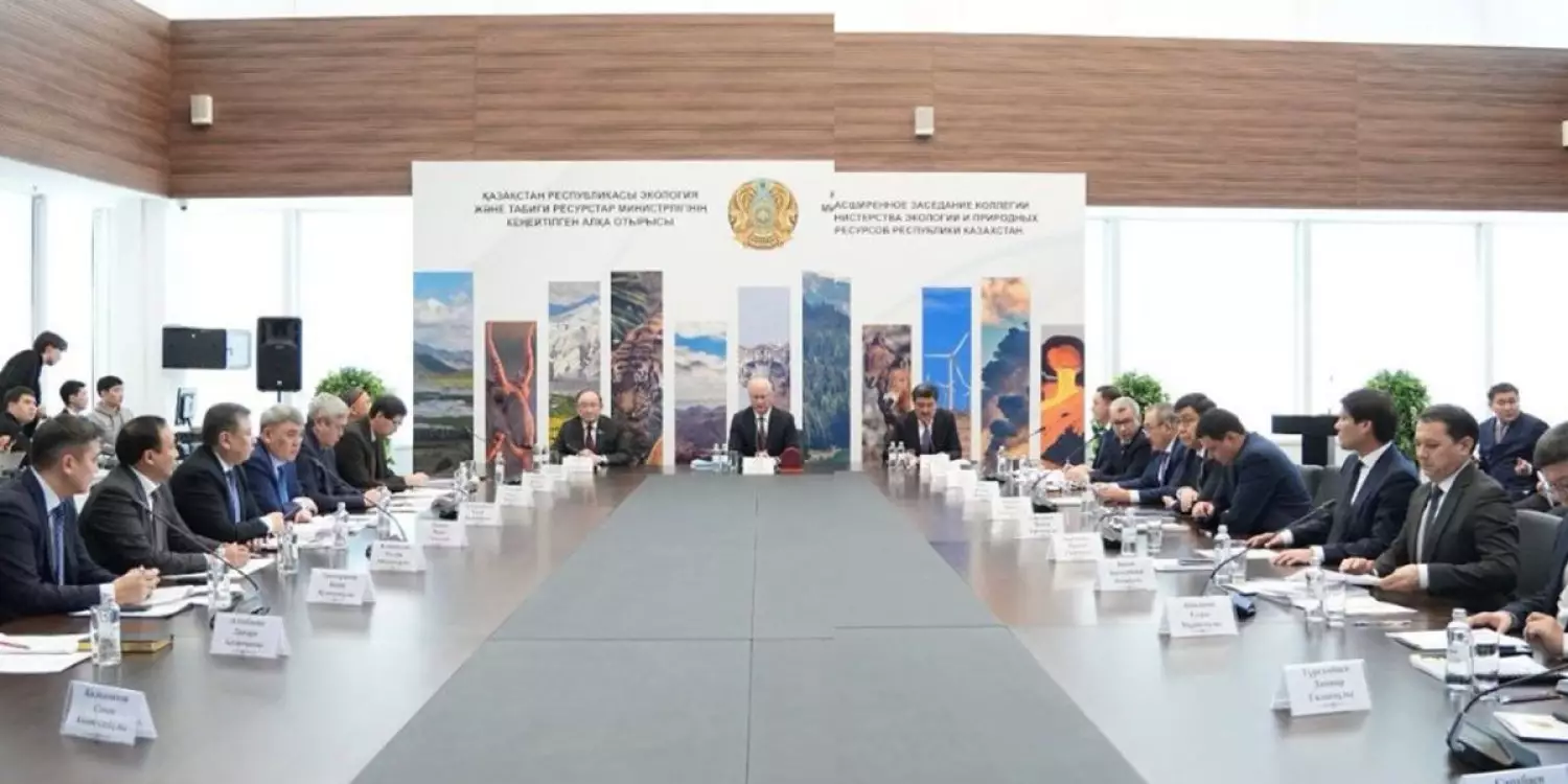 Экология мәселесі Конституцияда бекітіледі: Роман Скляр министрлік алқасын өткізді