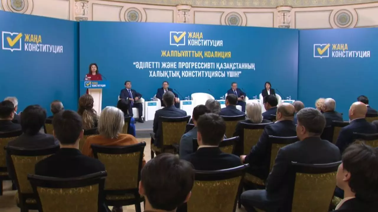 Проект новой Конституции обсудили с представителями культуры в Алматы