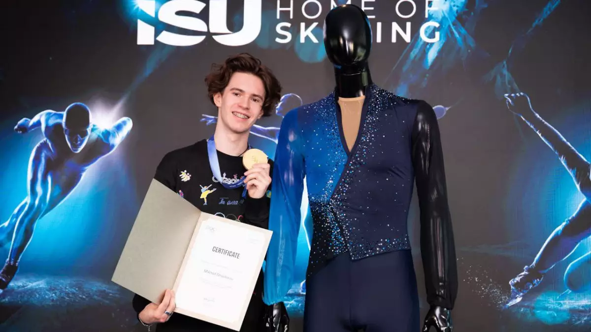 Михаил Шайдоров костюмін Олимпиада музейіне тапсырды