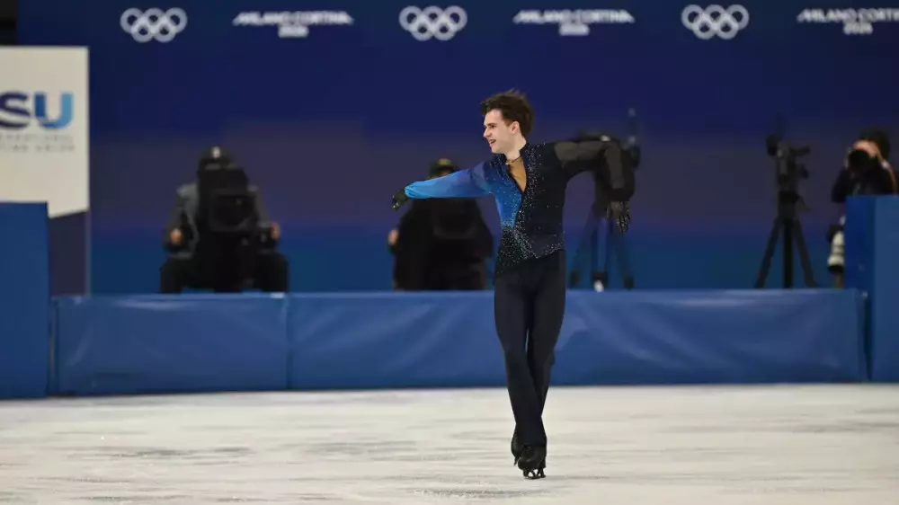 Михаил Шайдоров передал в музей костюм, в котором выиграл Олимпиаду-2026