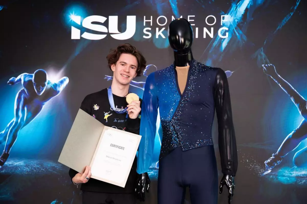 Михаил Шайдоров Олимпиададағы костюмін мұражайға тапсырды