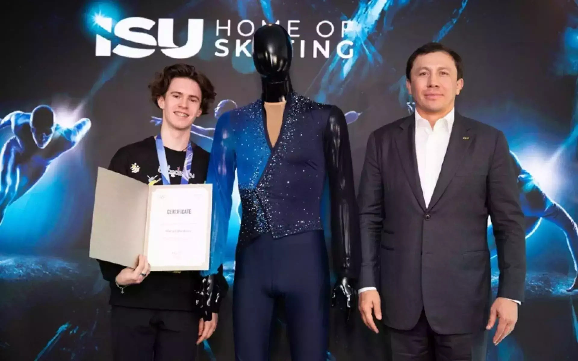 Шайдоров передал олимпийский костюм в музей