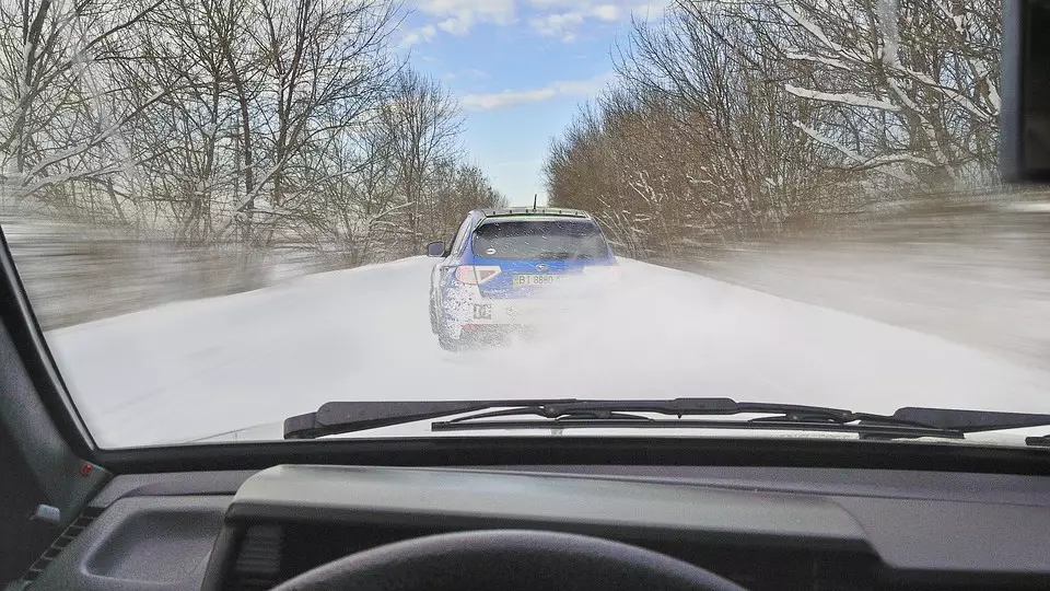 Полиция обеспечила сопровождение около 400 автомобилей в области Абай