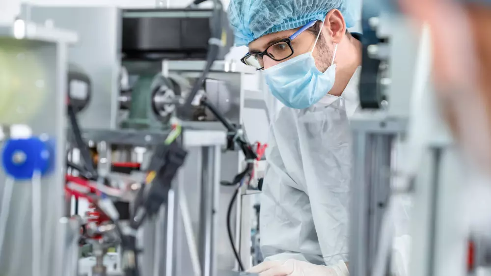 Импорт вместо технологий: эксперт о системных проблемах управления медпромом