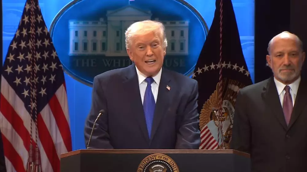 Трамп ввел дополнительную пошлину в размере 10 процентов “для всех стран“