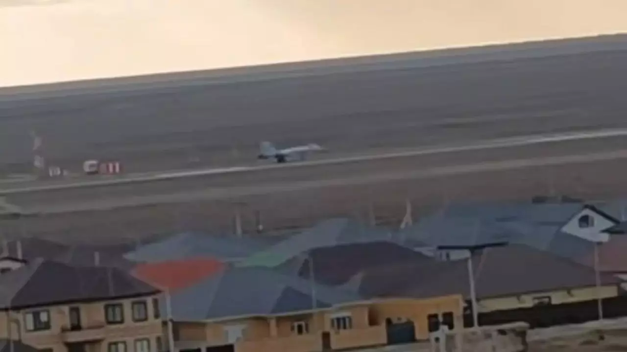 Каспий үстінде адасқан: Ресейдің Су-30 ұшағы Атырауға шұғыл қонды