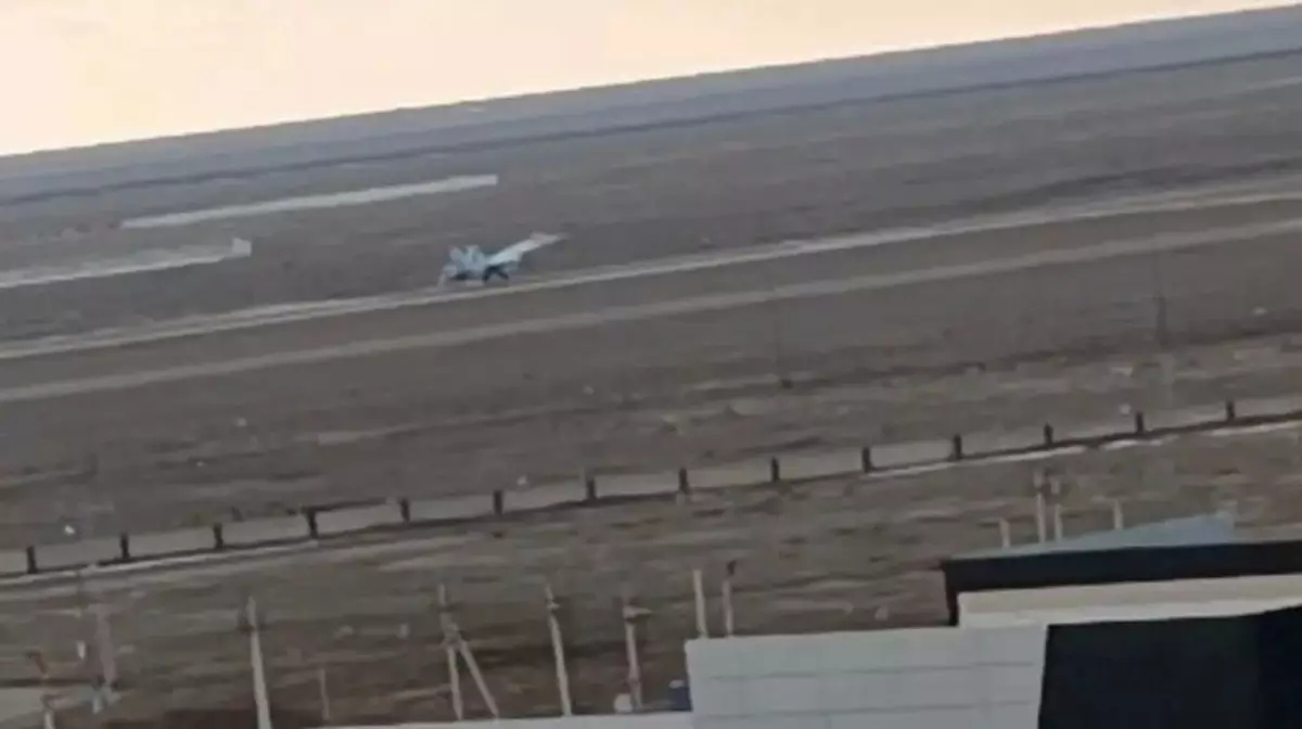 Российский Су-30 экстренно сел в Казахстане