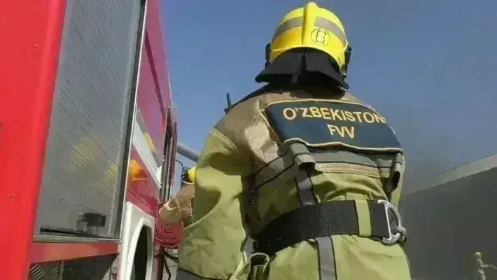 На строительном рынке «Изза» в Ташкенте вспыхнул пожар