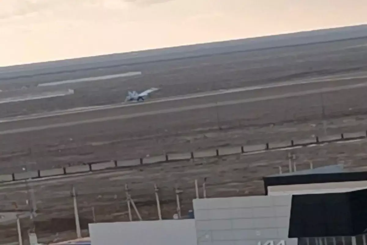 Российский истребитель Су-30 экстренно приземлился в Атырау - новости на Lada.kz 21.02.2026
