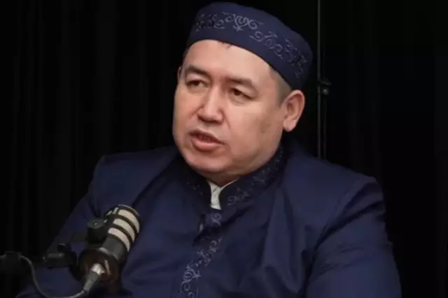 "Ауыз ашарға фото, видео түсіру үшін баратындар": Белгілі дінтанушы маман үлкен мәселені ашып айтты