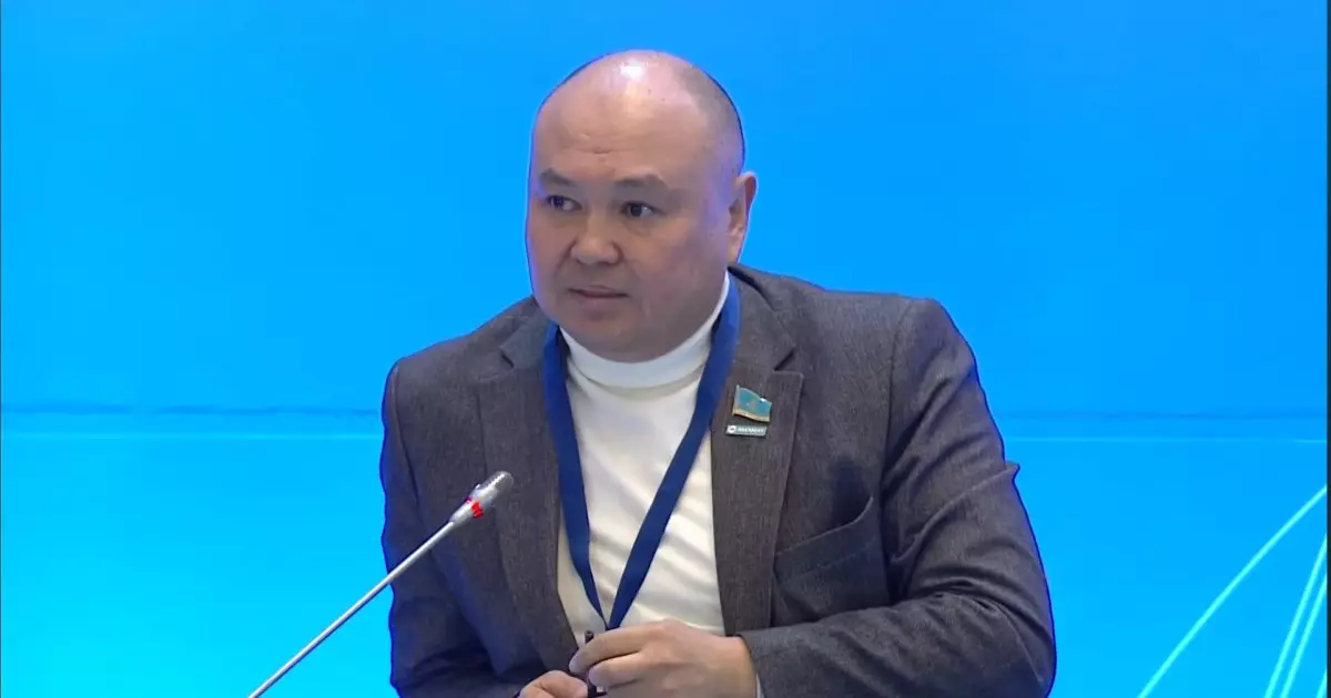  Ерлан Саиров: Жаңа Конституцияны әзірлеу – прогрессивті қадам 