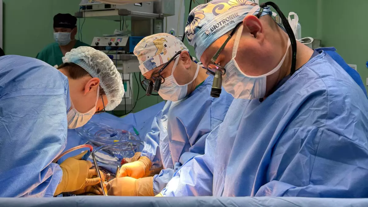 Беременную женщину с пороком сердца спасли в Алматы