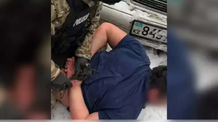 "Бойжеткен талып жатқанда телефонын жымқырып, төбелес кезінде тонаған". Алматыда ұрлық істеді деген күдікке ілінген азаматтар ұсталды