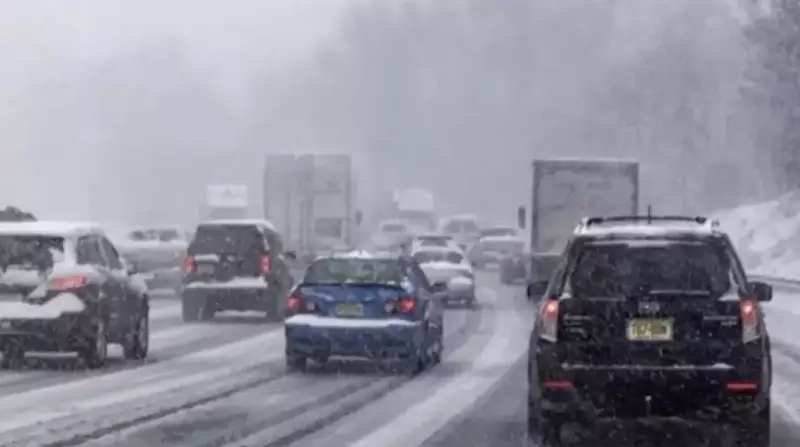 Снег и метель: какие дороги закрыты в Казахстане