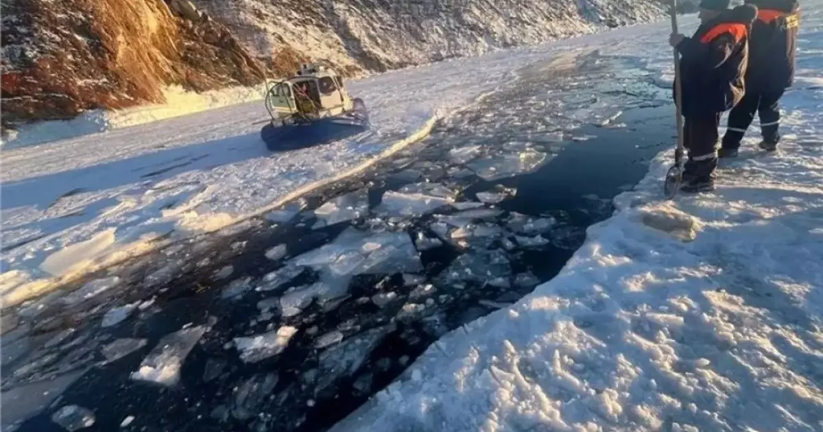  Мұз жарылып, көлік суға кетті: Қытайдан келген 7 турист қыршынынан қиылды 